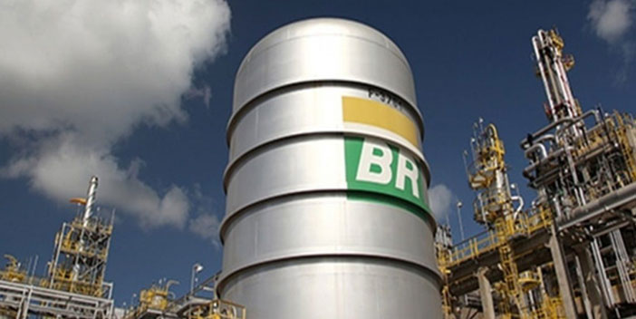 Com Bolsonaro, gasolina já subiu 70%, e o óleo diesel, 90%, diz Ineep